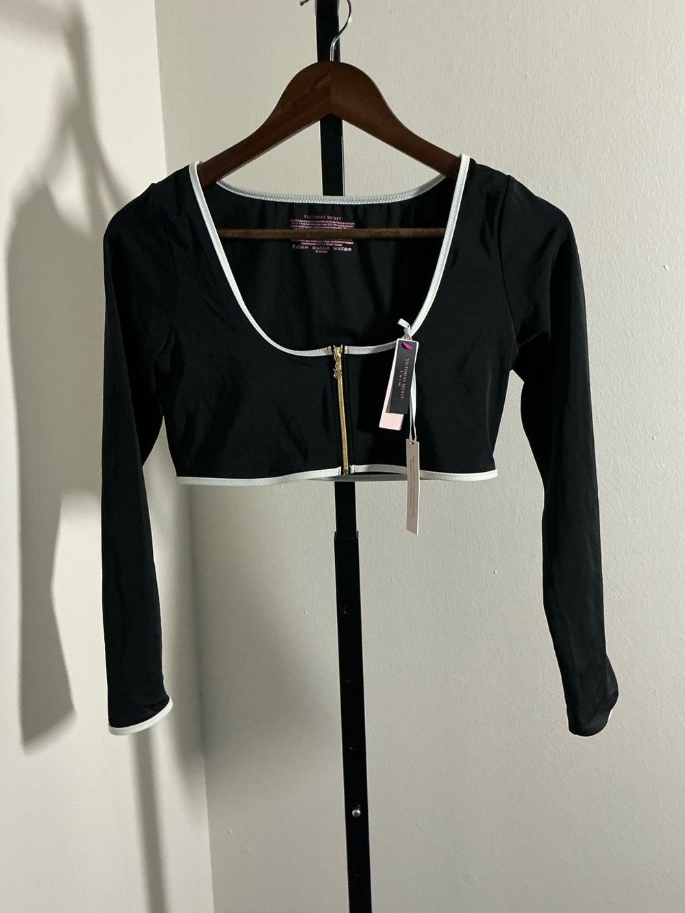 🆕 Victoria’s Secret | Scoop Neck Crop Long-Sleeve Zip Front Swim Top